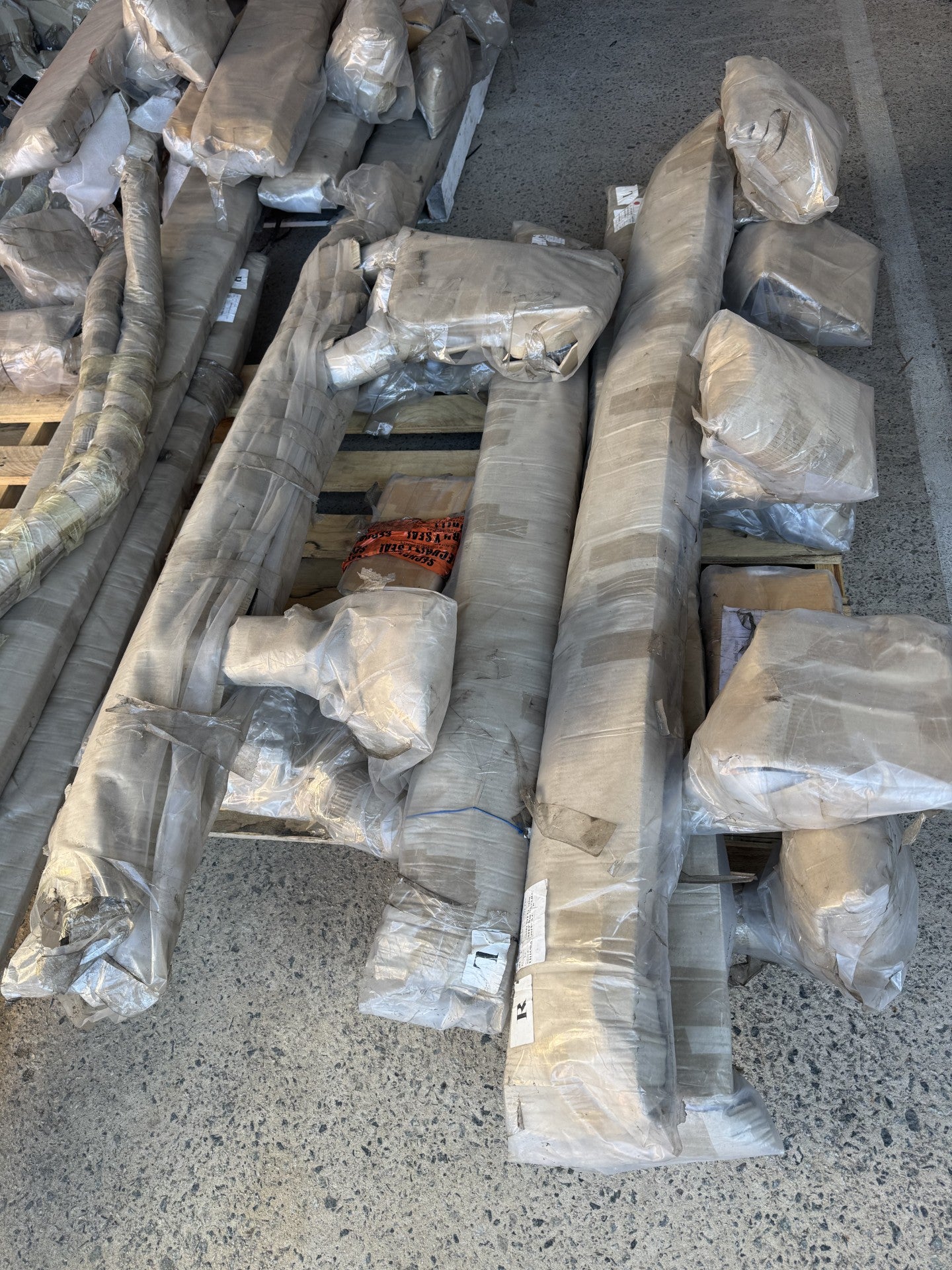 CLEARANCE ITEM - SIDE STEPS NISSAN PATROL Y61 GU - NEW CONDITION