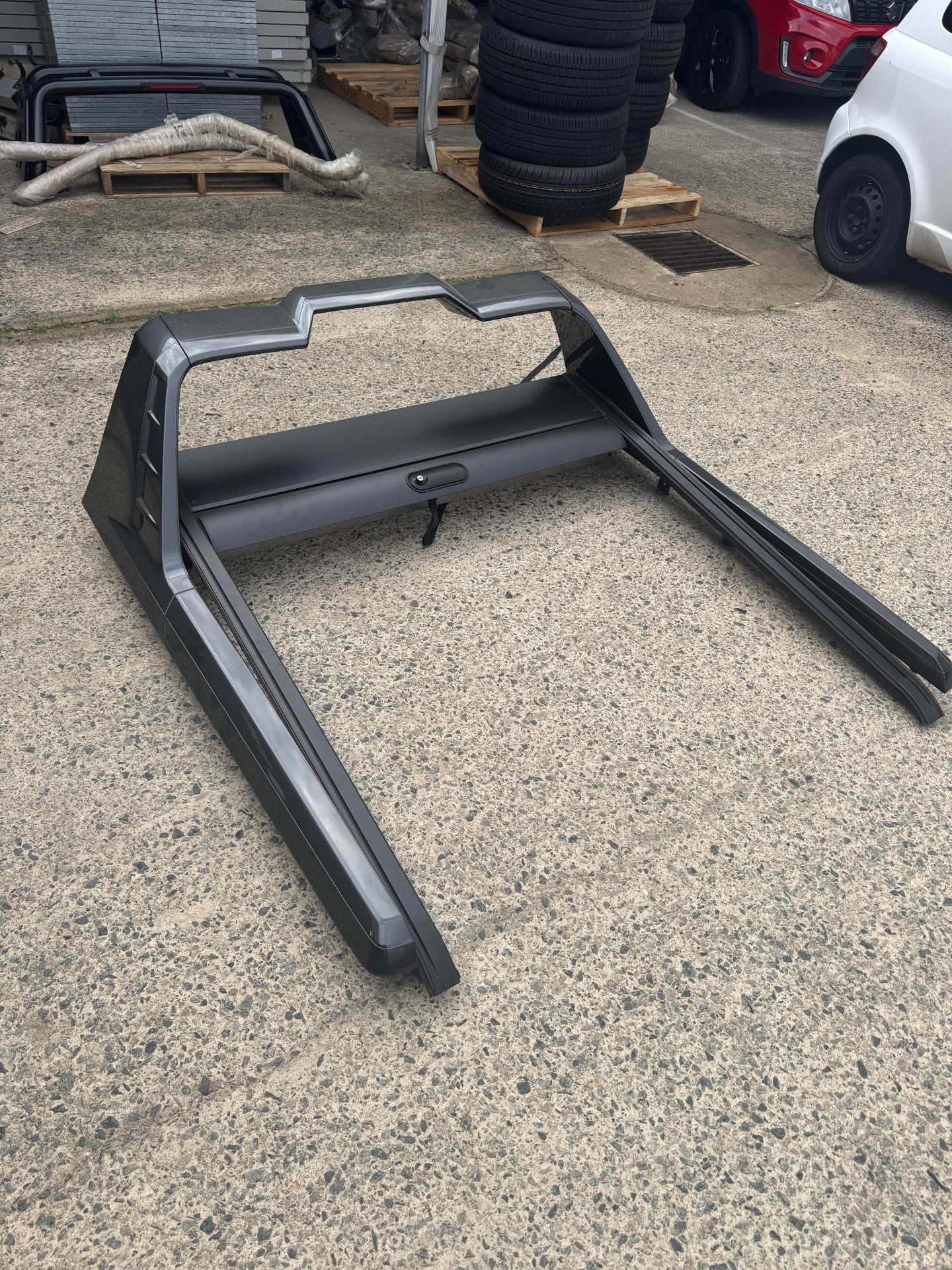 CLEARANCE ITEM - GENUINE ISUZU DMAX ROLLER COVER + SAIL PLANE - USED CONDITION