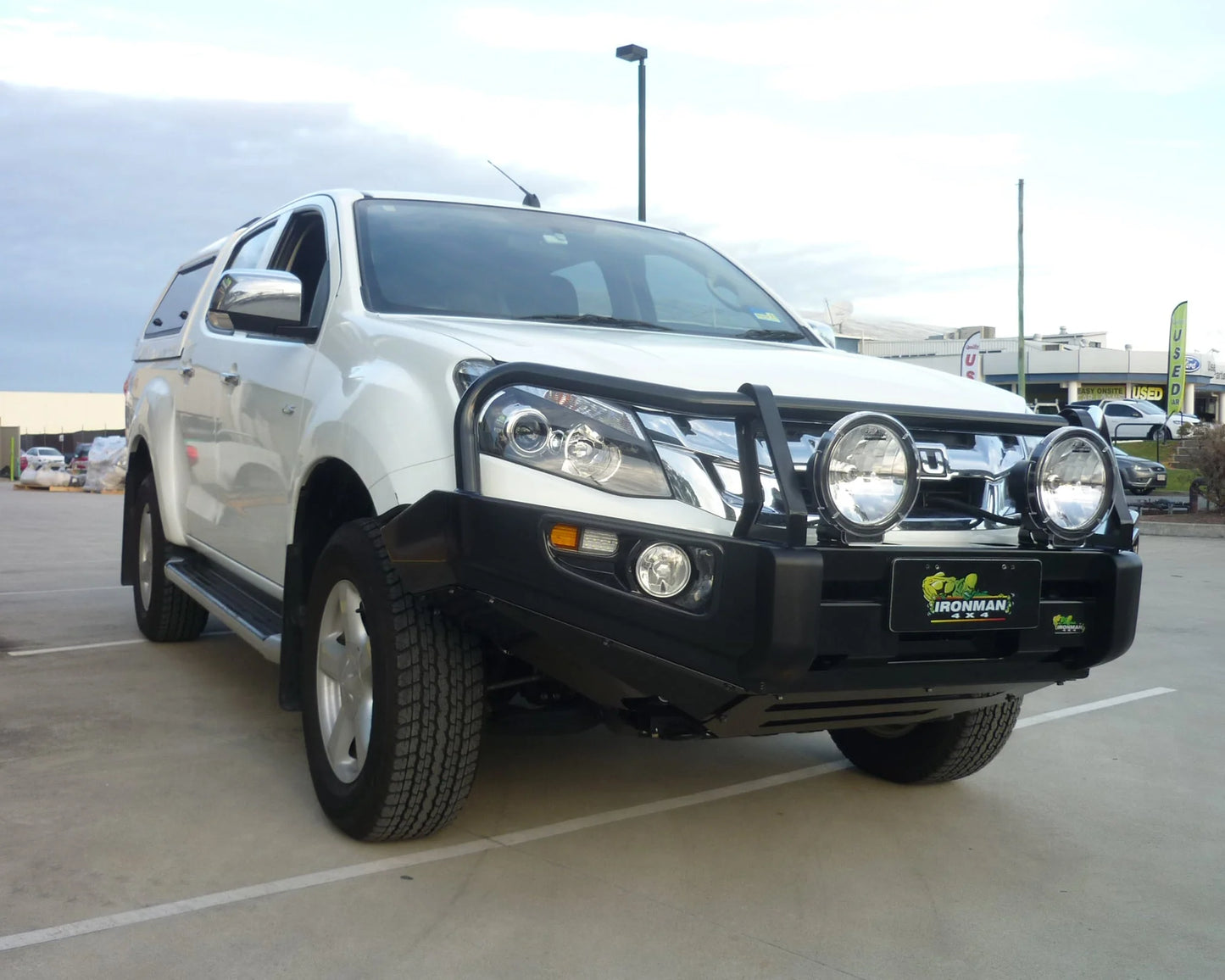 DELUXE BULL BAR - ISUZU DMAX (12-16)