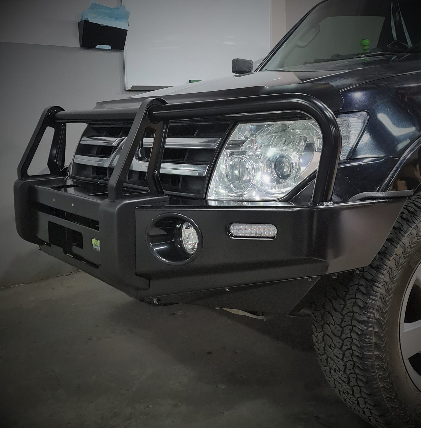 DELUXE BULL BAR - PAJERO NS-NX (00-16)