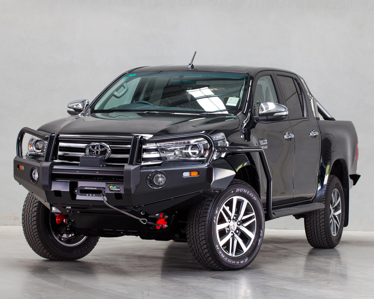 DELUXE BULL BAR - N80 HILUX (15-18)