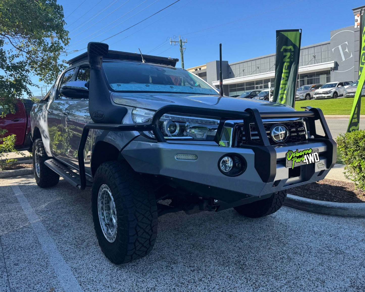 DELUXE BULL BAR - N80 HILUX (18-20)