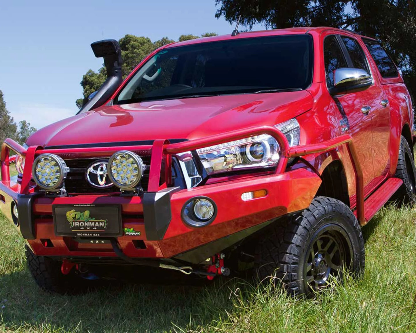 DELUXE BULL BAR - N80 HILUX (18-20)