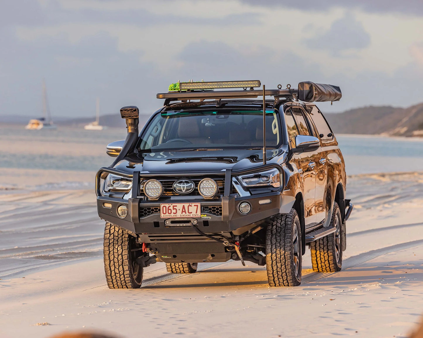 DELUXE BULL BAR - N80 HILUX (20-25)
