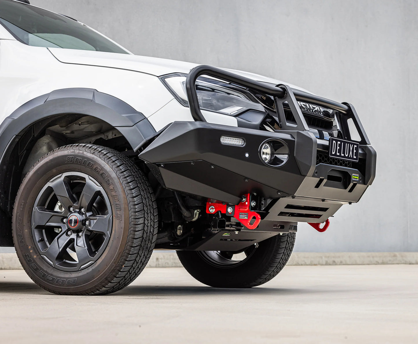 DELUXE BULL BAR - ISUZU DMAX (24+)