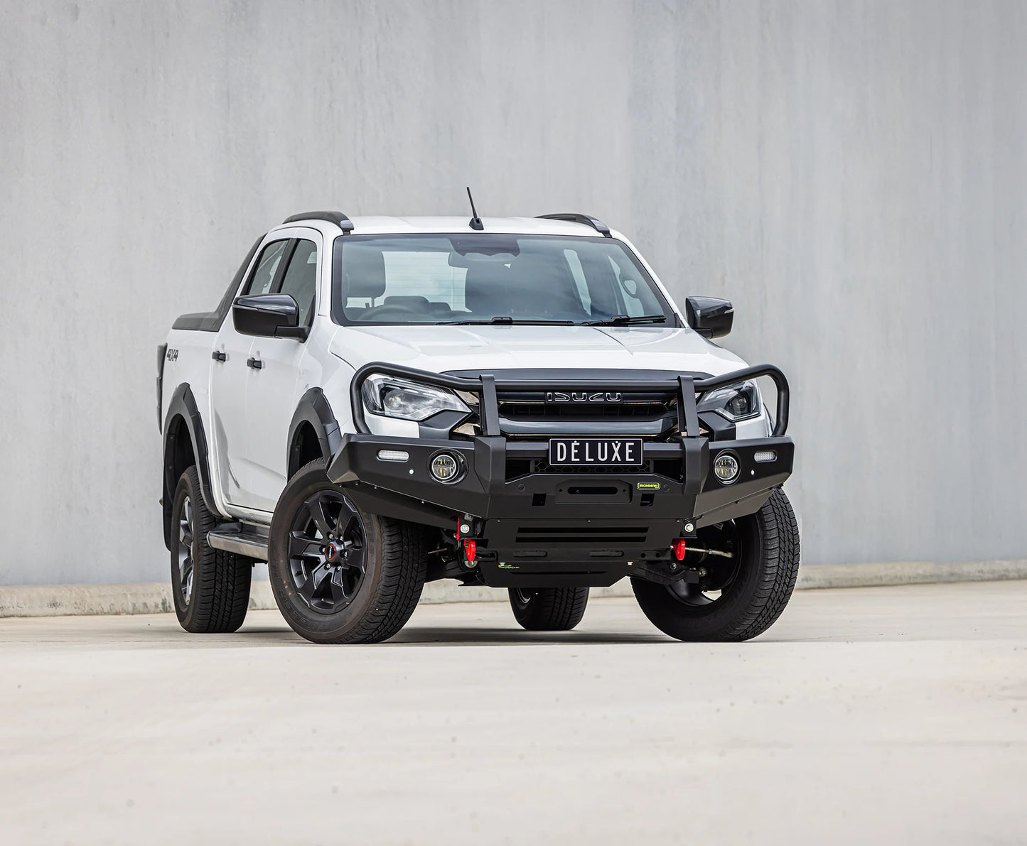 DELUXE BULL BAR - ISUZU DMAX (24+)