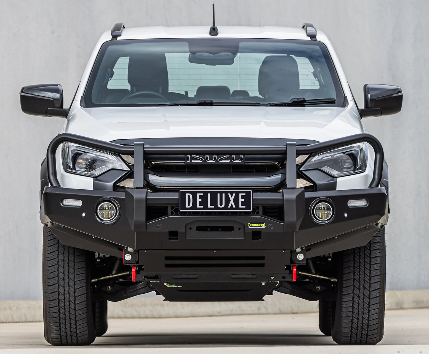DELUXE BULL BAR - ISUZU DMAX (24+)