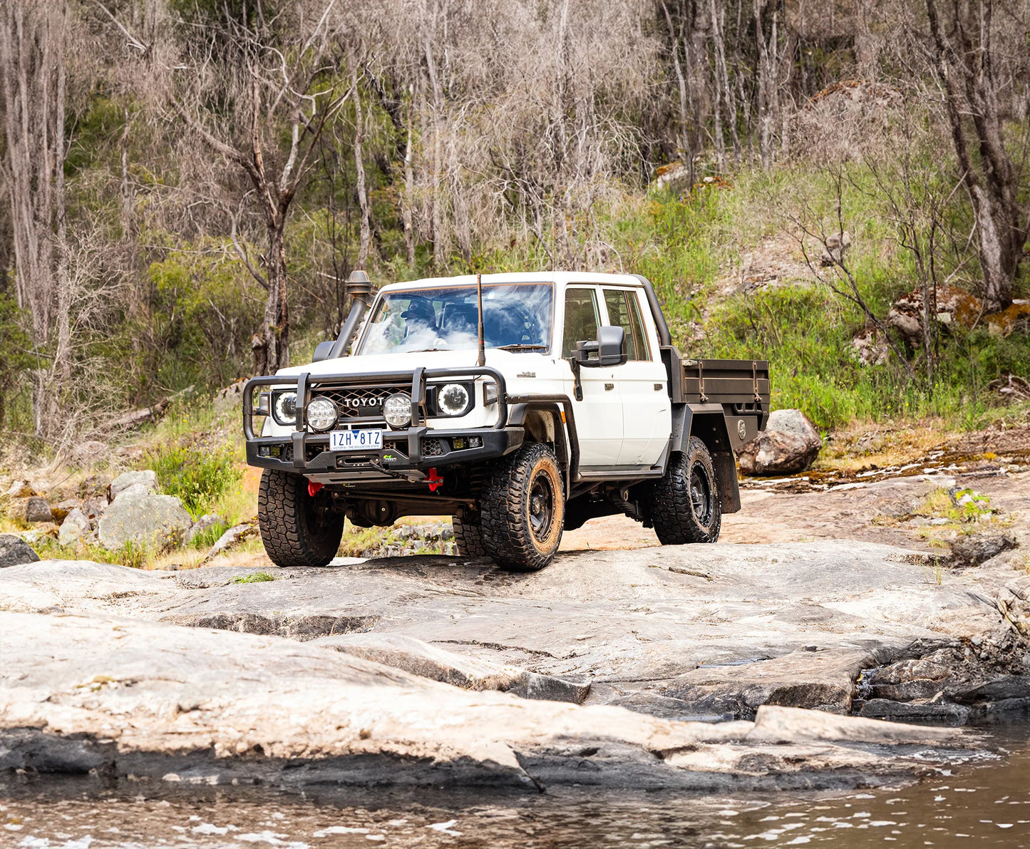 APEX BULL BAR - LC76/78/79 (24+)