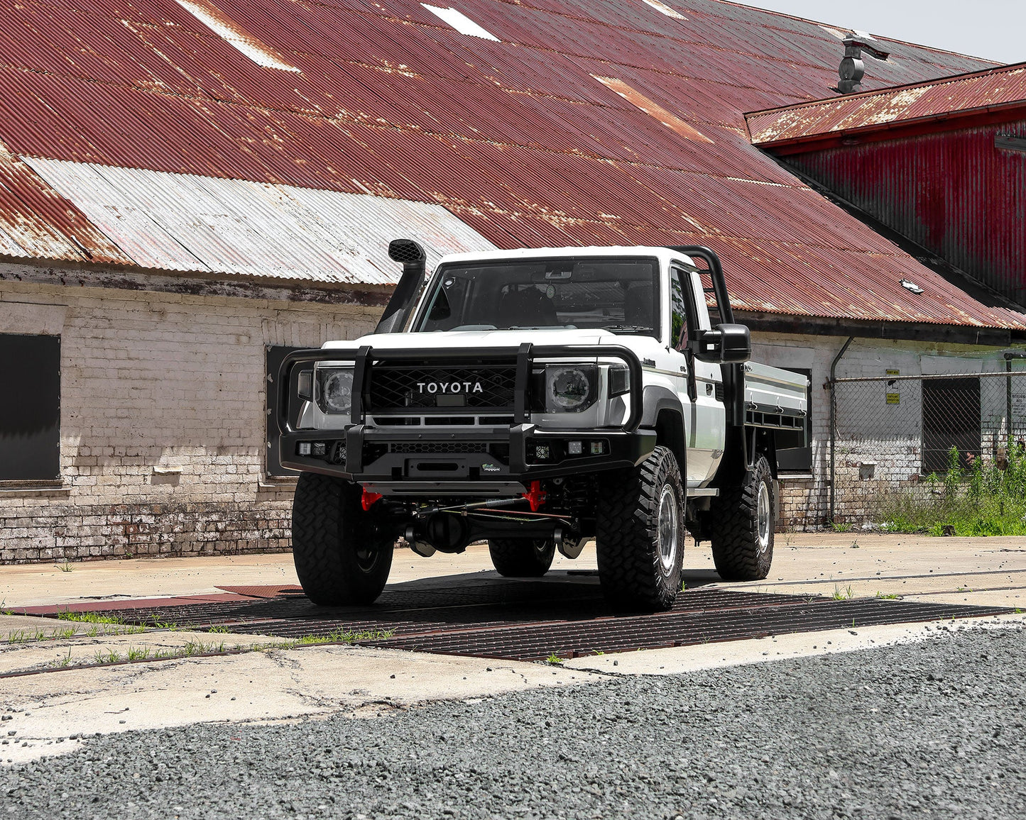 APEX BULL BAR - LC79 S/CAB (24+)