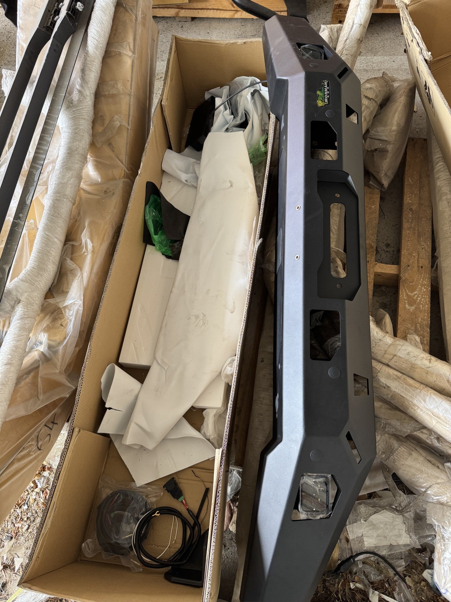 CLEARANCE ITEM - RAID BULL BAR WITH CUBE LIGHTS - JEEP JL (BBR077)