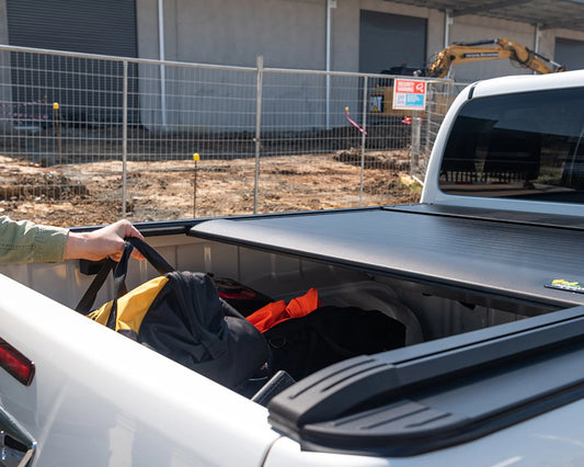 SLIDE-AWAY RETRACTABLE UTE ROLLER SHUTTE