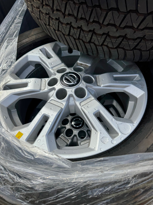 CLEARANCE ITEM - 5x USED TYRES + ALLOYS/STEEL (NEAR NEW) - 255/65R17