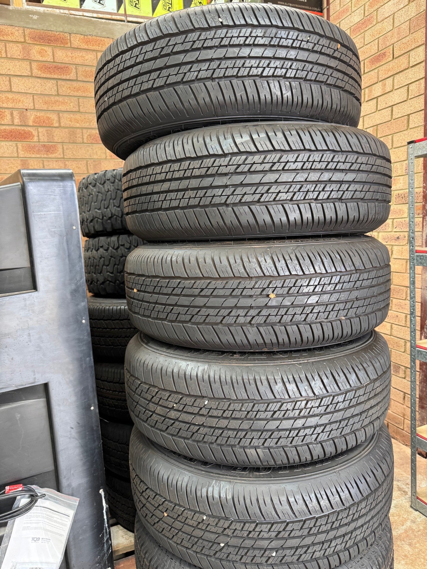 CLEARANCE ITEM - 5x USED TYRES + ALLOYS/STEEL (NEAR NEW) - 255/65R17