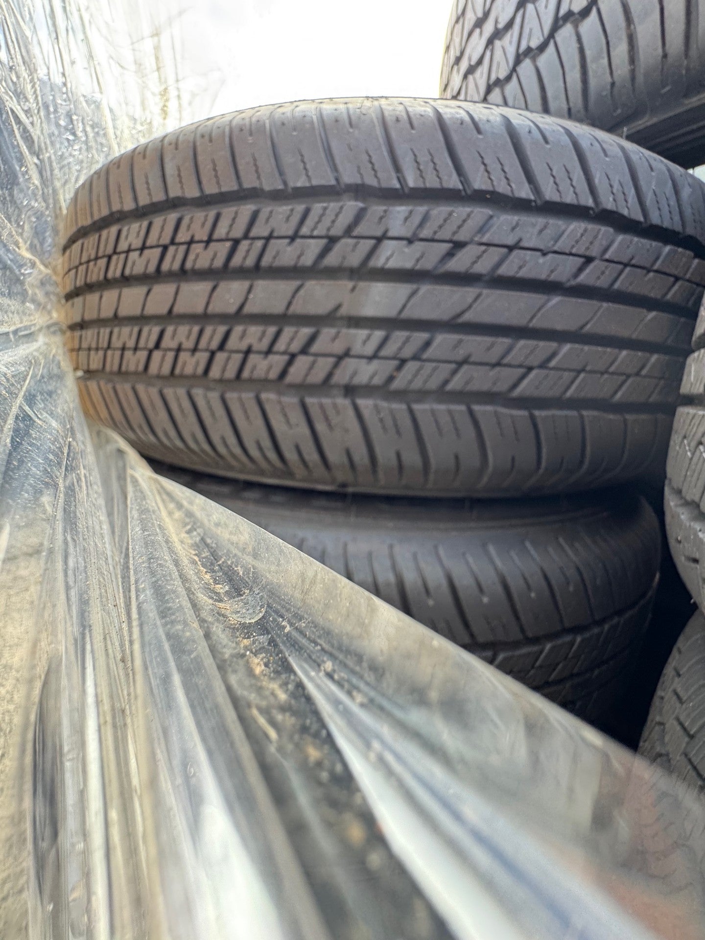 CLEARANCE ITEM - 5x USED TYRES + ALLOYS/STEEL (NEAR NEW) - 255/65R17