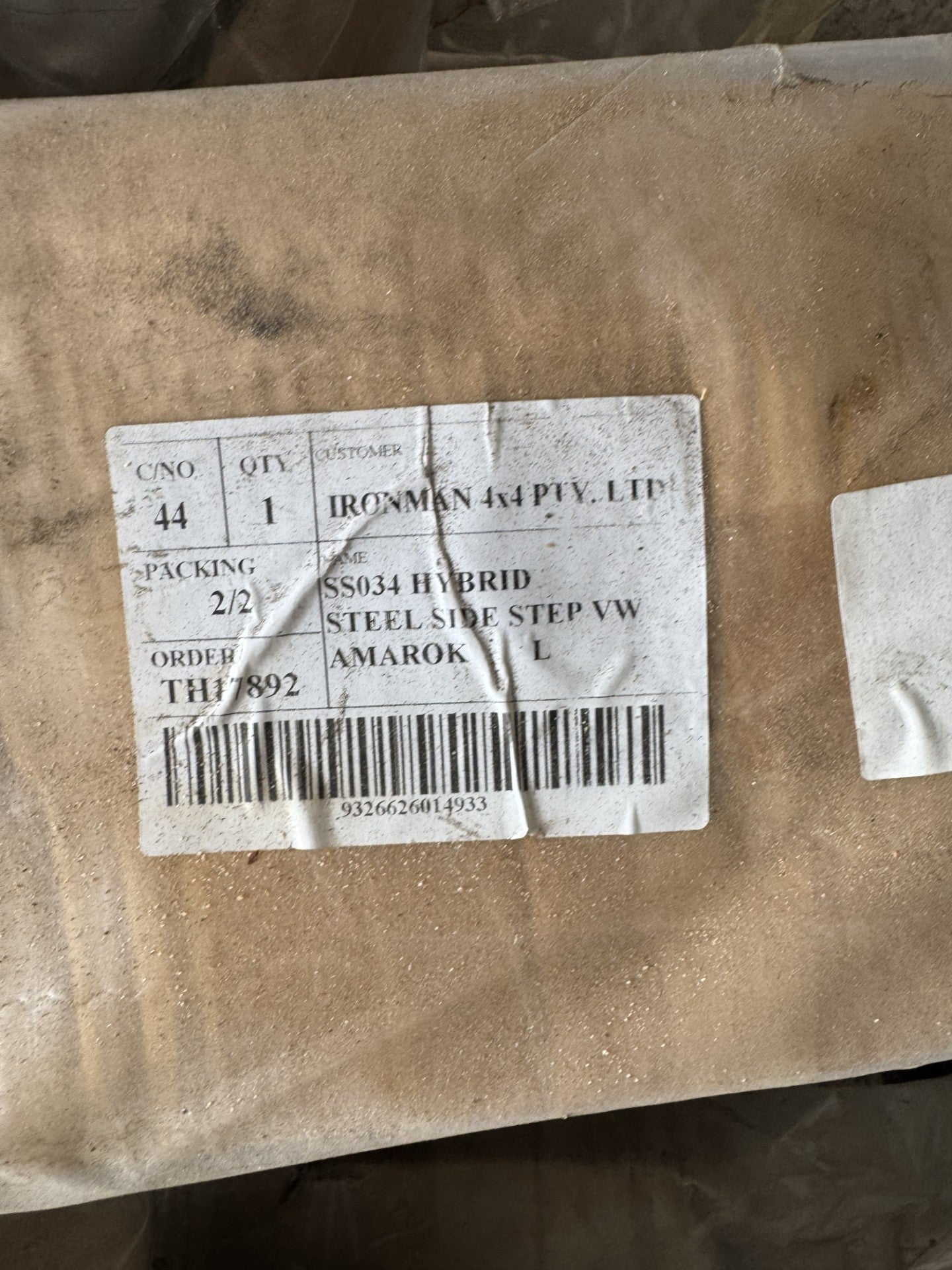 CLEARANCE ITEM - SIDE STEPS & RAILS VW AMAROK (10-22) - NEW CONDITION