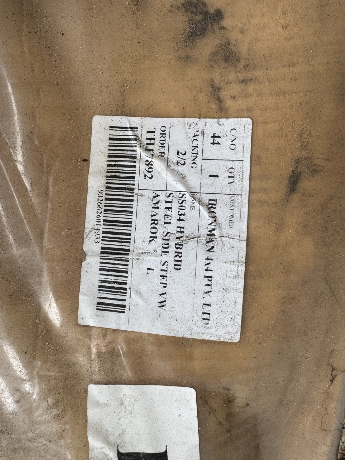 CLEARANCE ITEM - SIDE STEPS & RAILS VW AMAROK (10-22) - NEW CONDITION