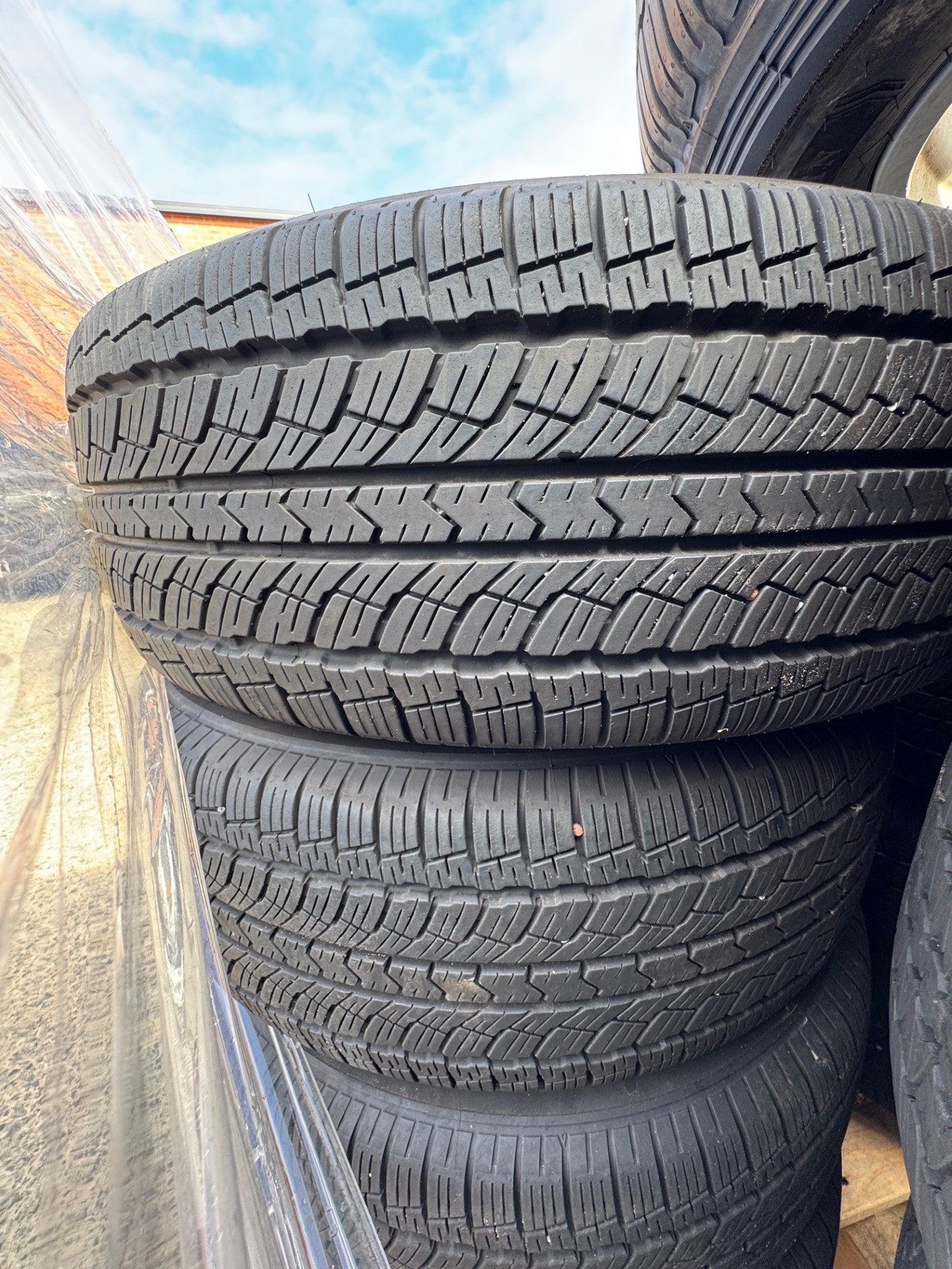CLEARANCE ITEM - 5x USED TYRES + ALLOYS/STEEL (NEAR NEW) - 255/60R18