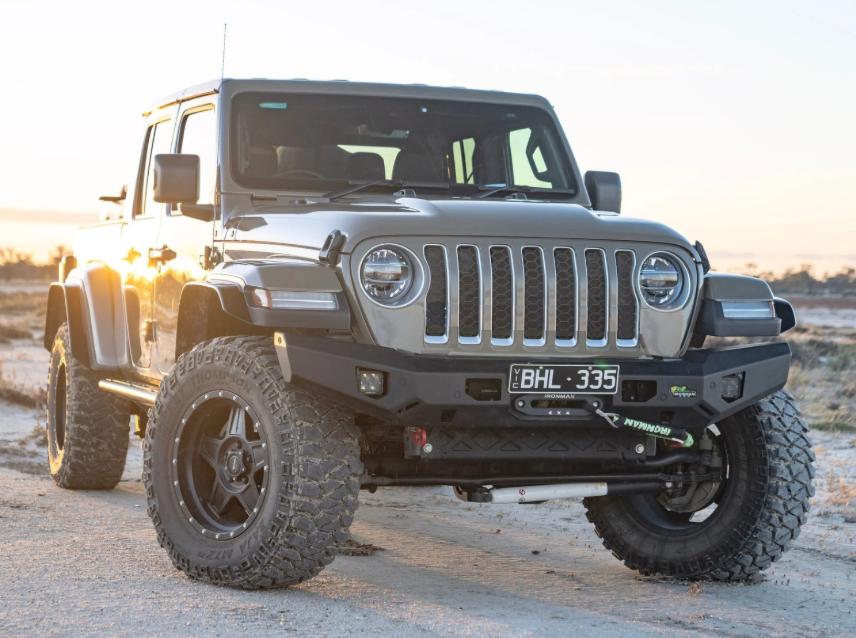CLEARANCE ITEM - RAID BULL BAR WITH CUBE LIGHTS - JEEP JL (BBR077)