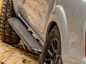 CLEARANCE ITEM - SIDE STEPS NISSAN NAVARA D40 SPAIN (10-15) - NEW CONDITION