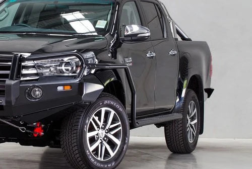CLEARANCE ITEM - SIDE STEPS & RAILS TOYOTA HILUX (15+) - NEW CONDITION